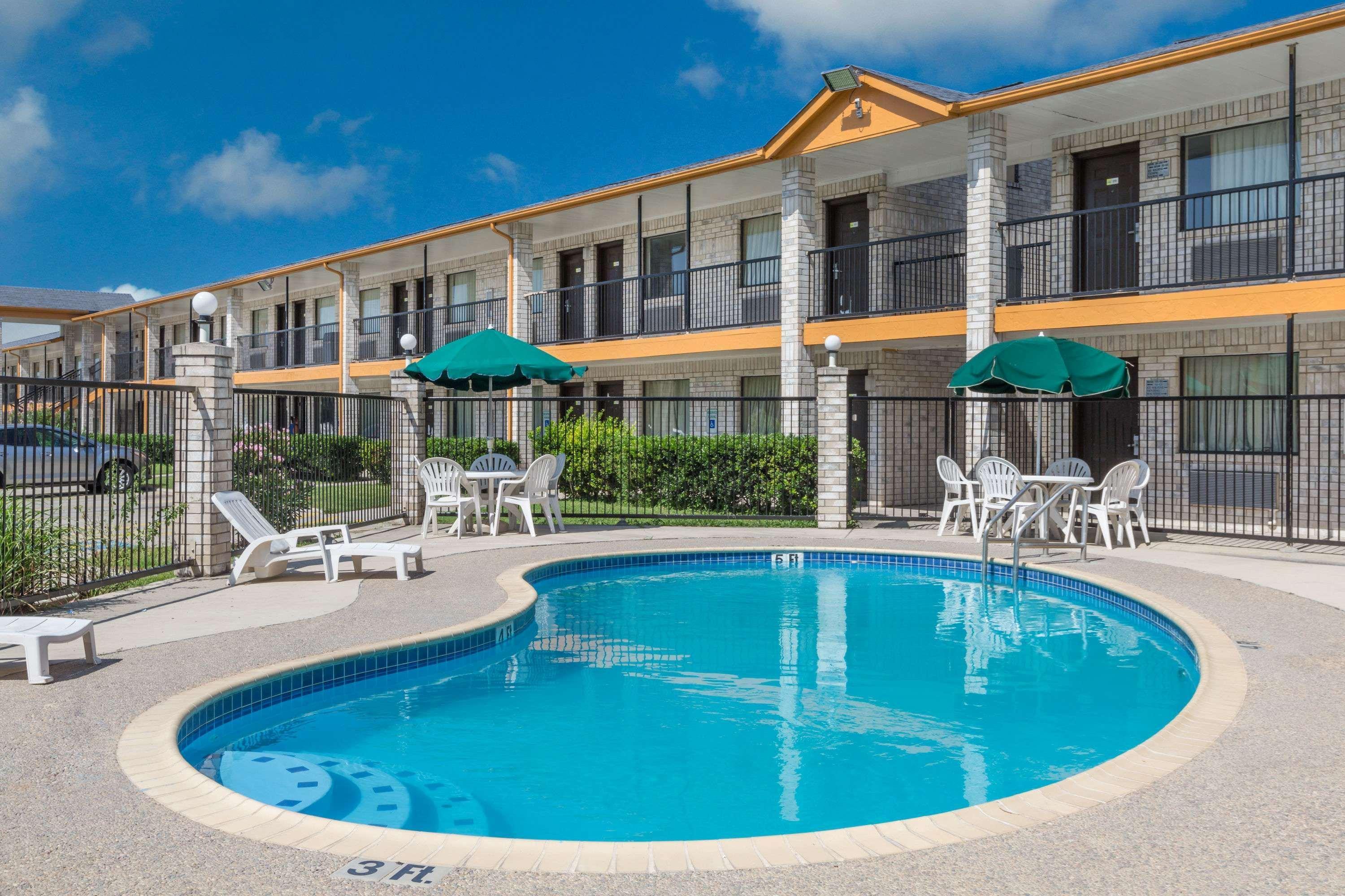 Days Inn Windcrest By Wyndham סן אנטוניו מראה חיצוני תמונה